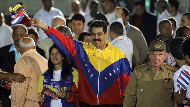 Maduro se rodea de cubanos y argentinos