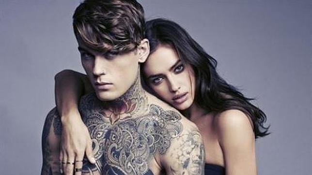 Irina Shayk, prendada por los tatuajes de Stephen James