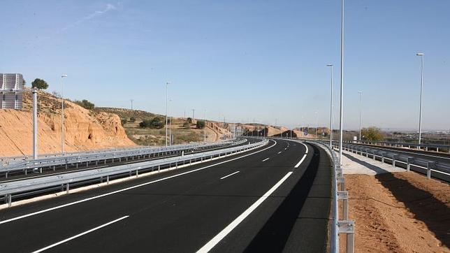 La autopista se inauguró en 2006; en la actualidad no tiene casi tráfico