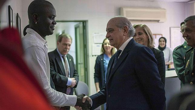 Interior descarta reforzar la frontera de Ceuta y Melilla con el Ejército