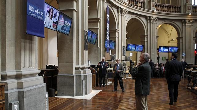 El Tesoro supera el objetivo en títulos a largo plazo y baja el interés a mínimos