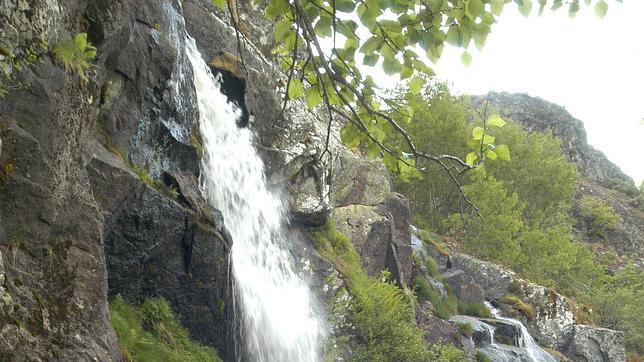 Cascada de Sotillo en el Lago de Sanabria