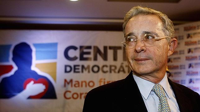 Uribe irrumpe con fuerza en el Senado y socava la mayoría del presidente Santos