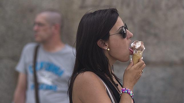 «Medianoche, prohibido el helado en la calle», titulaba «Il Corriere della Sera» sobre la normativa de Giuliano Pisapia