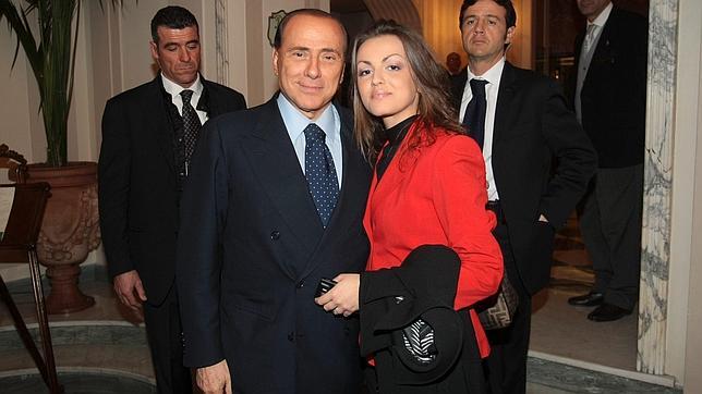 Francesca Pascale: «A Berlusconi le pido todos los días que se case conmigo»