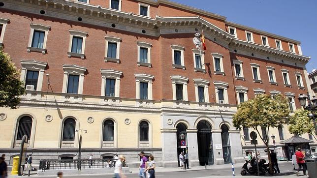 El PSOE pide un plan de saneamiento para partidos en quiebra y UPyD que les retengan las subvenciones