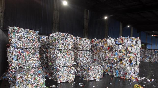 Tensión a las puertas del Parlamento gallego por la subida del canon de Sogama