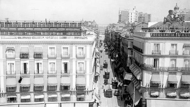 Luminosos de coñac en el edificio que hacía esquina con la calle Montera