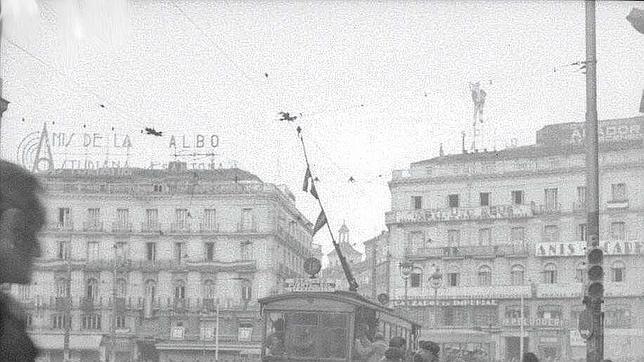 Edificios a ambos lados de la calle del Carmen, en 1939