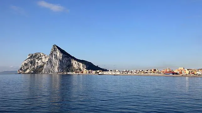 España ejerce su influencia para excluir a Gibraltar de la iniciativa de cielo único europeo