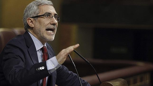 Llamazares acusa a Gallardón de haber indultado a veinte corruptos