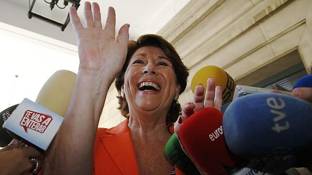 El PSOE evita pedir el cese de Magdalena Álvarez y cree «firmemente en su inocencia»