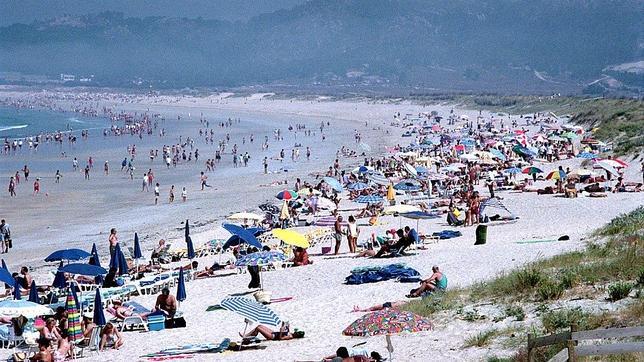 El plástico, el enemigo de las playas gallegas