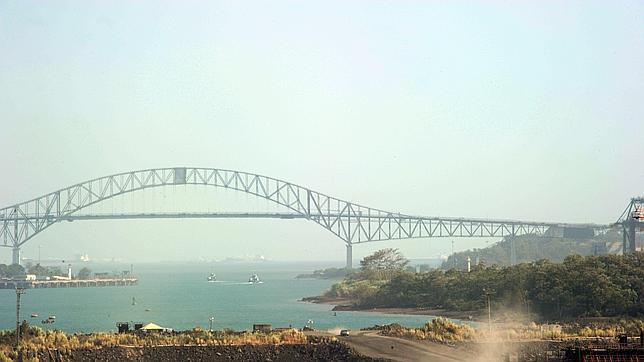 Sacyr y Panamá firman el acuerdo de financiación definitivo