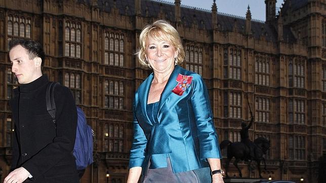 Aguirre, en Londres: «Soy anglomaníaca porque cada diputado debe ganarse la confianza del elector»