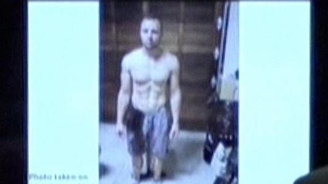 Salen a la luz las fotos de Oscar Pistorius manchado de sangre tras matar a su novia