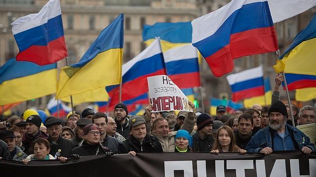 Decenas de miles de personas protestan en Moscú contra la «agresión» de Putin contra Ucrania
