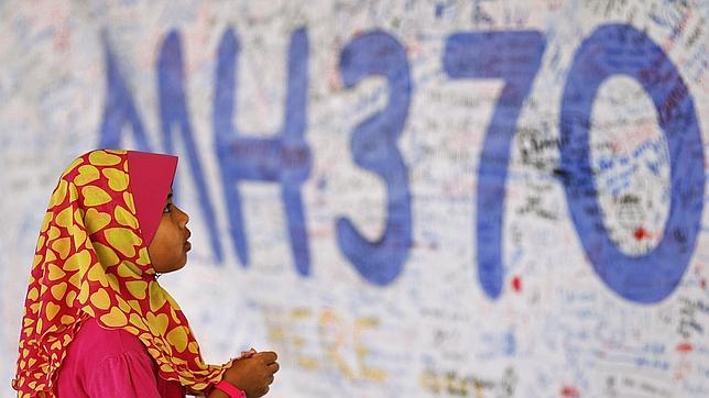 La Policía registra la casa del piloto del avión malasio desaparecido