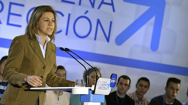 Cospedal critica la irresponsabilidad de Mas y dice que el PP garantizará la unidad
