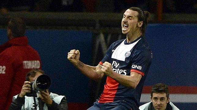Zlatan Ibrahimovic marcó el primer tanto del PSG ante el Saint-Ettiene