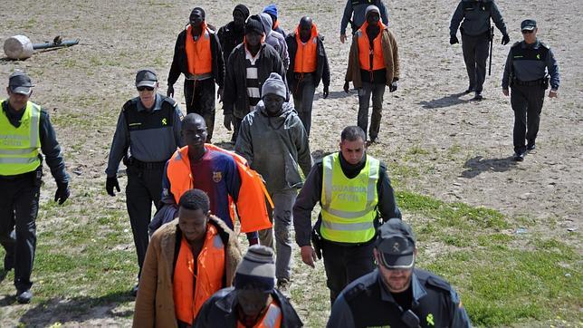 Marruecos rechaza dos intentos de entrada a Melilla de 300 inmigrantes