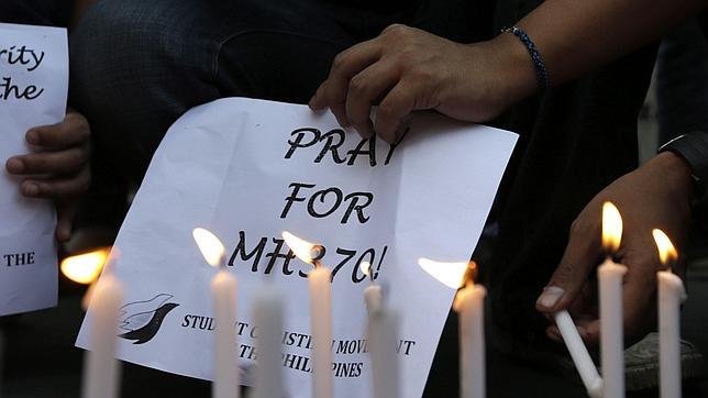 Familiares de pasajeros del avión malasio amenazan con una huelga de hambre