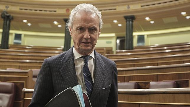 Morenés, a punto de dar una rueda de prensa en Canarias para informar de las tareas de búsqueda de los desaparecidos