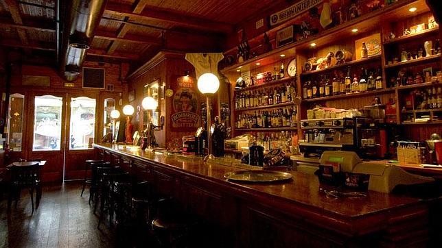 El mobiliario, la cocina y la música tienen el propósito de transportar al cliente a Inglaterra