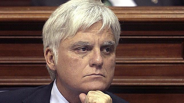 El vicepresidente del Ejecutivo canario reconoce la tarea de Suárez para hacer posible una transición pacífica