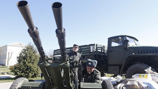 Tropas rusas rodean y exigen la rendición de la base aérea ucraniana de Belbek