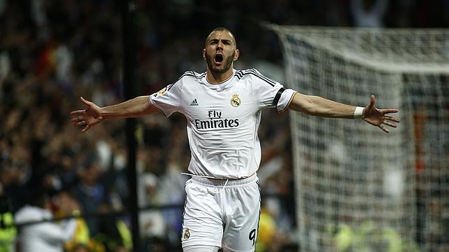 Real Madrid-Barça: Benzema marca su gol 23 esta temporada