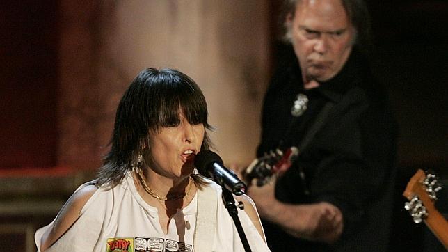 Chrissie Hynde da a conocer la portada y el primer sencillo de su álbum en solitario