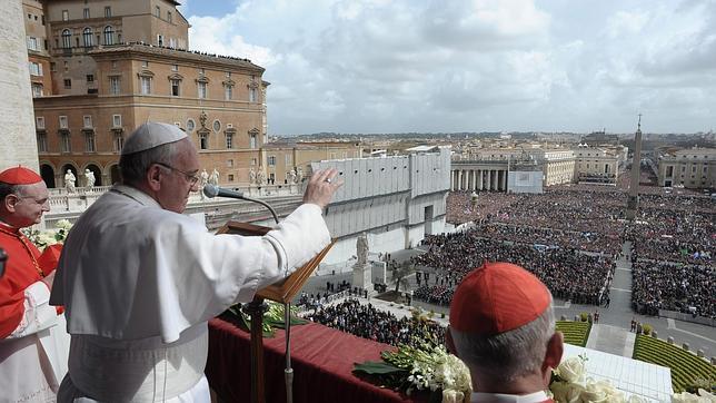 El Papa Francisco durante la bendición «Urbi et Orbi»