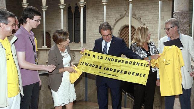 Manos Limpias pide al fiscal general que ilegalice la Asamblea Nacional Catalana