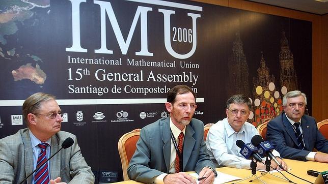 El catedrático Viaño se presenta a rector de la USC