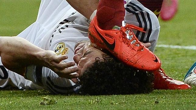 Busquets, de polémica en polémica