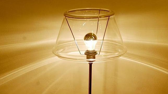 Programa tu temporizador para que se enciendan varias lámparas de tu casa cuando estés fuera