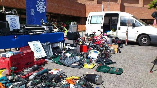 Objetos recuperados por la Policía Nacional a una banda de ladrones en Madrid
