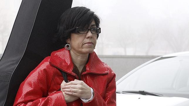 De Lara busca en un banco de Lugo una caja de seguridad de la «Pokemon»