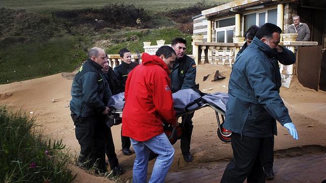 El cadáver hallado en una playa cántabra pertenece al marinero portugués del «Santa Ana»