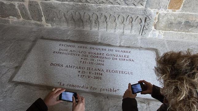 Solo el Papa, los cardenales y los obispos pueden recibir sepultura dentro del templo