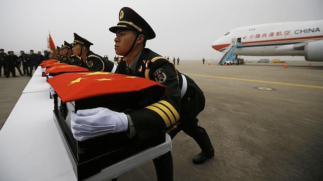 Seúl entrega a China los restos de 437 soldados muertos en la Guerra de Corea