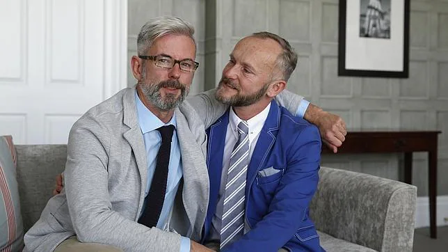 Reino Unido ratifica el matrimonio homosexual y celebra las primeras bodas gays