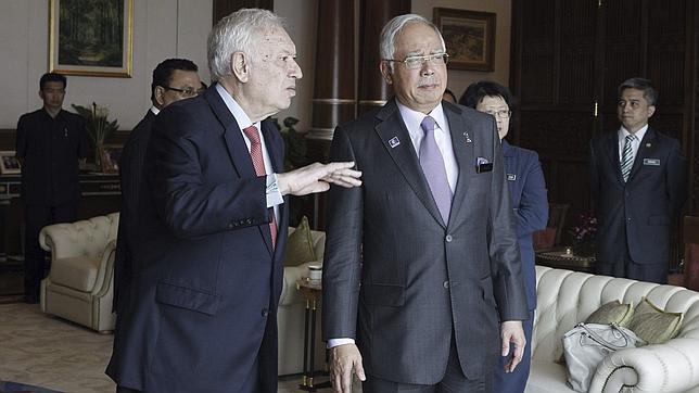 Margallo augura posibles contratos para empresas españolas tras su gira por el sudeste asiático