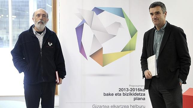 Urkullu agrada a Bildu y financia una investigación sobre torturas