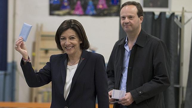 Abstención récord en las elecciones en Francia, gran desafío para Hollande