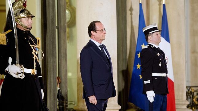 Más impuestos y más paro, las razones del divorcio de los franceses con el socialista Hollande