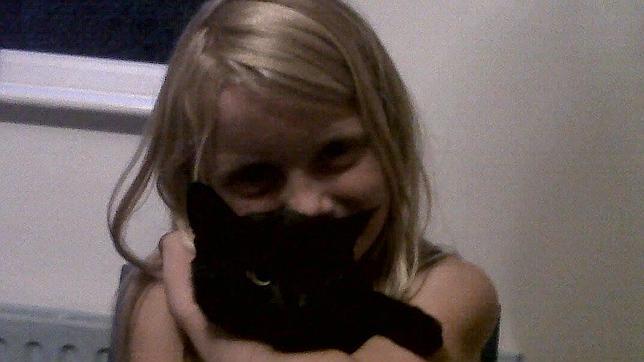 La última víctima del «NekNomination»: una niña de 9 años que bebió vodka y whisky en el Reino Unido