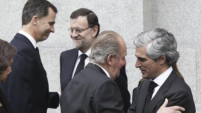 El Rey impone el Toisón de Oro a Enrique Iglesias, ex secretario general iberoamericano