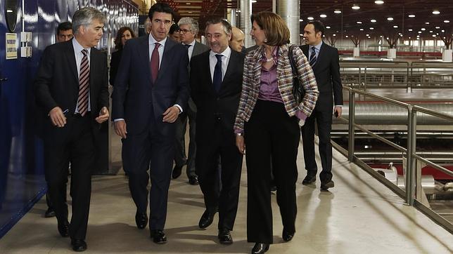 El ministro de Industria visita la fábrica de Mahou San Miguel en Alovera